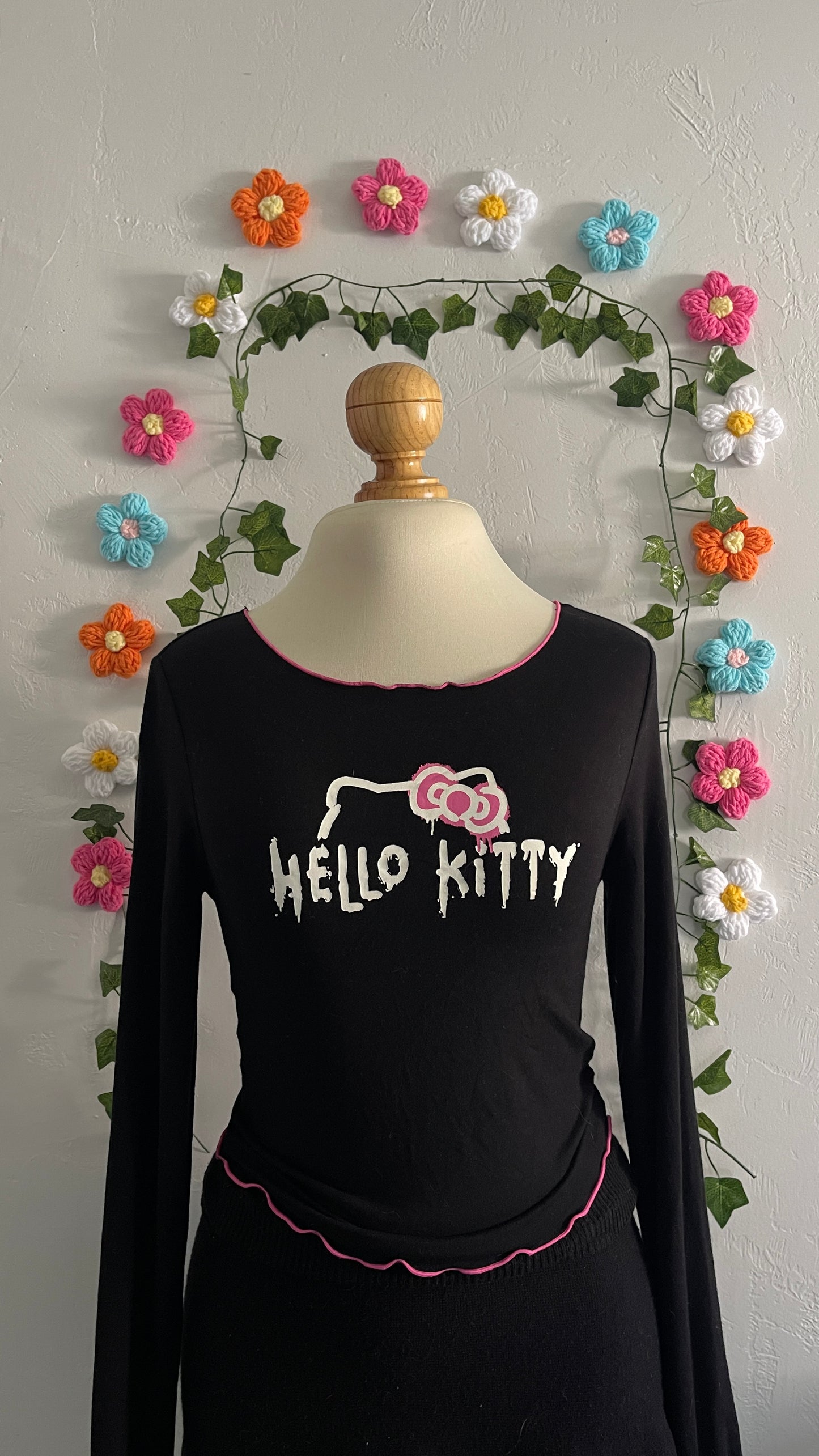 Hello Kitty Graphic Long Sleeve (Black)